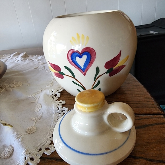 Shawnee Pennsylvania Dutch Cookie Jar.